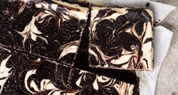 Ovaj nevjerojatni keto čokoladni cheesecake obožavat ćete i ako niste na dijeti